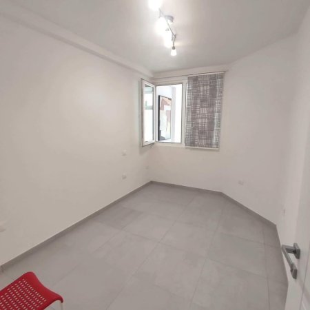 Tirane, jepet me qera apartament Kati 4, 73 m² 650 € (Rruga Myslym Shyri!)