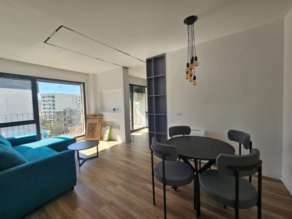 Tirane, jepet me qera apartament 2+1 , 750 € (Tregu Elektrik)