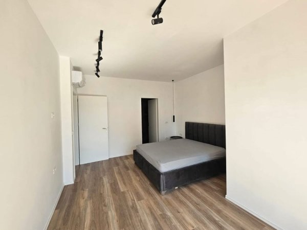 Tirane, jepet me qera apartament 2+1 , 750 € (Tregu Elektrik)