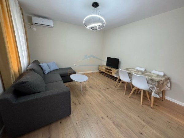 Tirane, jepet me qera 1+1 Kati 2, 54 m² 500 € 
