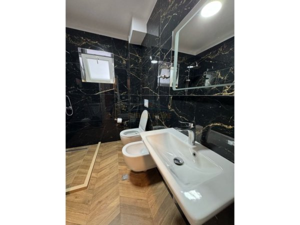 Tirane, jepet me qera 1+1 Kati 2, 54 m² 500 € 