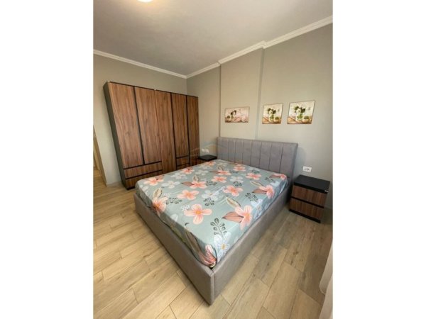 Tirane, jepet me qera apartament 2+1 Kati 7, 94 m² 500 € 