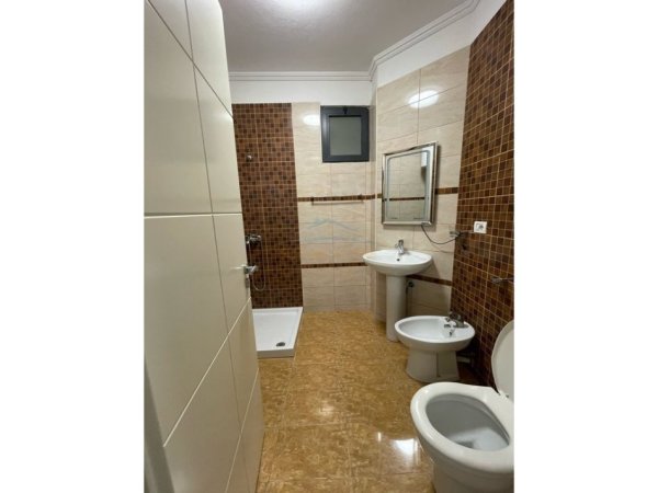 Tirane, jepet me qera apartament 2+1 Kati 7, 94 m² 500 € 