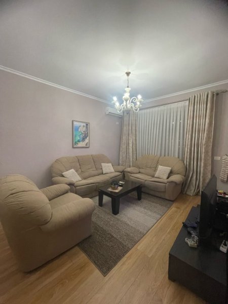 Tirane, jepet me qera apartament 2+1 Kati 4, 100 m² 450 € (Besim Alla)