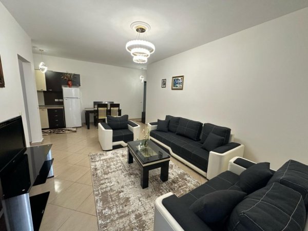 Tirane, jap me qera apartament 1+1 Kati 2, 80 m² 500 € (Rruga shkelqim fusha)