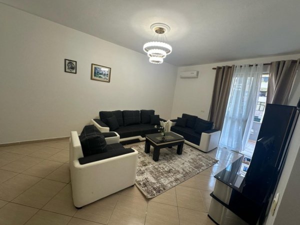 Tirane, jap me qera apartament 1+1 Kati 2, 80 m² 500 € (Rruga shkelqim fusha)