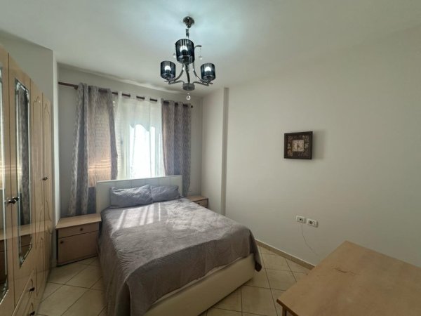 Tirane, jap me qera apartament 1+1 Kati 2, 80 m² 500 € (Rruga shkelqim fusha)