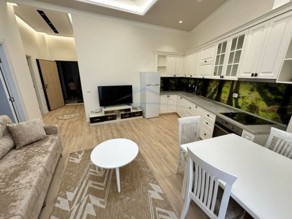 Tirane, jepet me qera apartament 2+1+Ballkon Kati 4, 650 m² 650 € (Liqeni i thate)