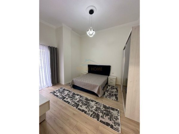 Tirane, jepet me qera apartament 2+1+Ballkon Kati 4, 650 m² 650 € (Liqeni i thate)