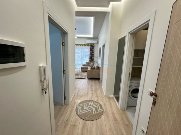 Tirane, jepet me qera apartament 2+1+Ballkon Kati 4, 650 m² 650 € (Liqeni i thate)