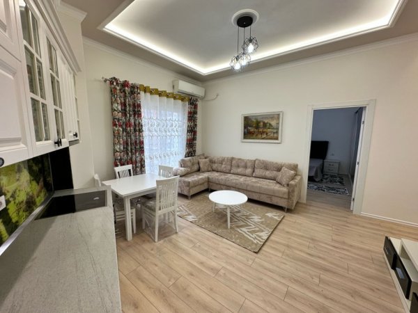 Tirane, jepet me qera 2+1 Kati 4, 90 m² 600 € (Hamdi sina)