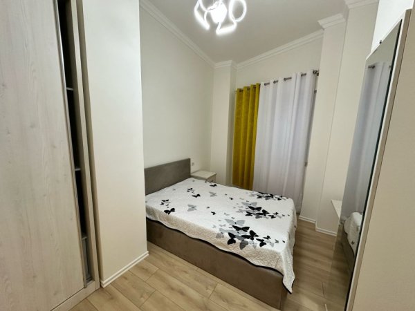 Tirane, jepet me qera 2+1 Kati 4, 90 m² 600 € (Hamdi sina)