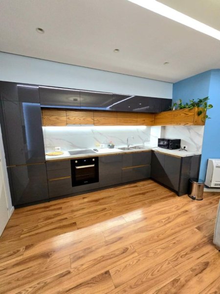 Tirane, jepet me qera apartament 2+1 Kati 4, 85 m² 650 € (Hamdi sina)