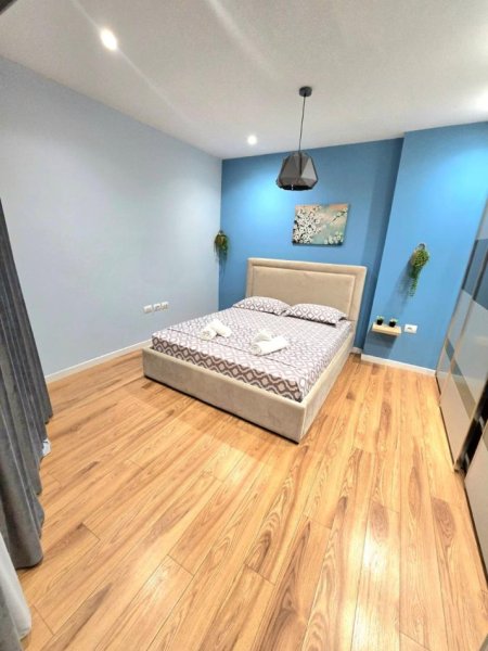 Tirane, jepet me qera apartament 2+1 Kati 4, 85 m² 650 € (Hamdi sina)
