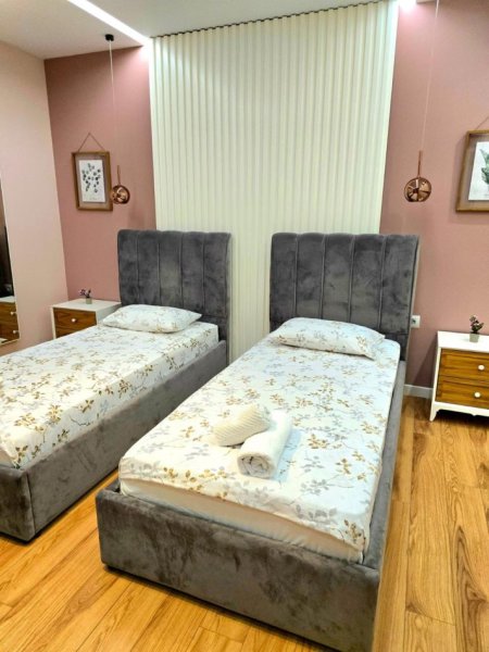 Tirane, jepet me qera apartament 2+1 Kati 4, 85 m² 650 € (Hamdi sina)