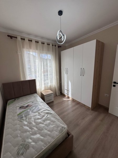Tirane, jepet me qera apartament 2+1 , 80 m² 500 € (selite)