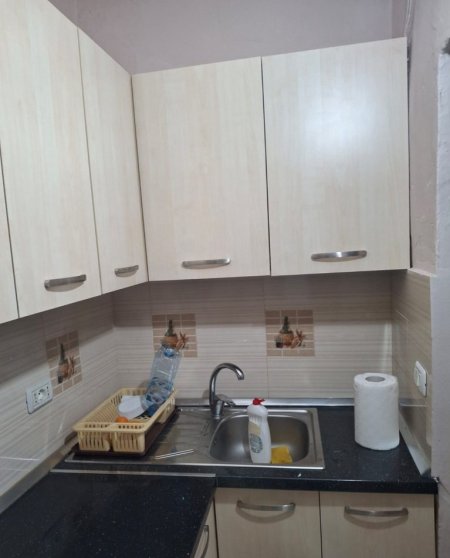 Tirane, jepet me qera apartament 1+1+Ballkon Kati 1, 55 m² 400 € (rruga e Dibres)