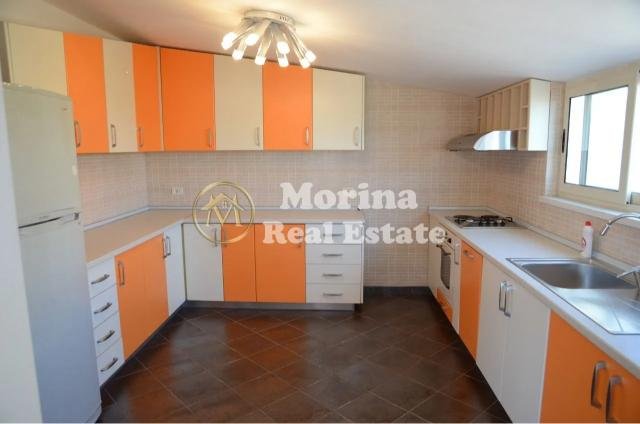 Tirane, jepet me qera apartament 4+1 Kati 5, 210 m² 1.200 € (Liqeni i Thate)