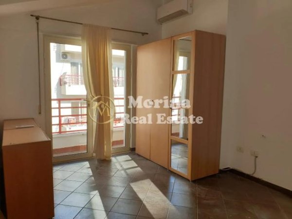 Tirane, jepet me qera apartament 4+1 Kati 5, 210 m² 1.200 € (Liqeni i Thate)