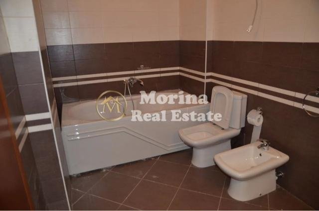 Tirane, jepet me qera apartament 4+1 Kati 5, 210 m² 1.200 € (Liqeni i Thate)