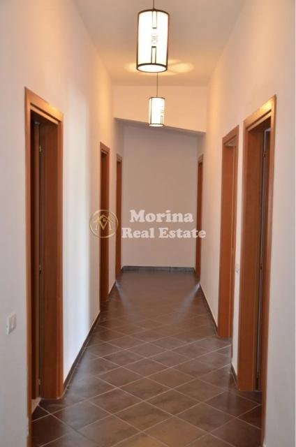 Tirane, jepet me qera apartament 4+1 Kati 5, 210 m² 1.200 € (Liqeni i Thate)