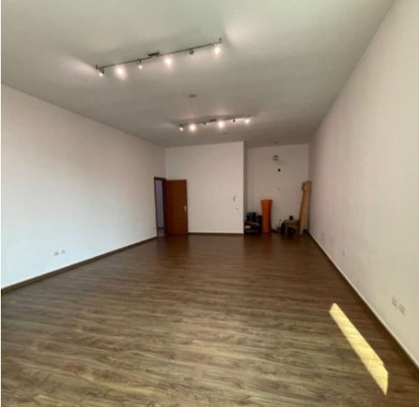Tirane, jepet me qera apartament 1+1 Kati 4, 70 m² 500 € (Rr.e Dibres)