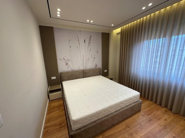 Tirane, jepet me qera apartament 1+1 Kati 4, 75 m² 800 € (SHKOLLA KUQE)