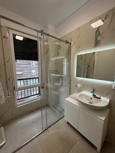 Jepet me qera apartament 2+1+Ballkon Kati 1, 100 m² 650 € (Xhanfize Keko)