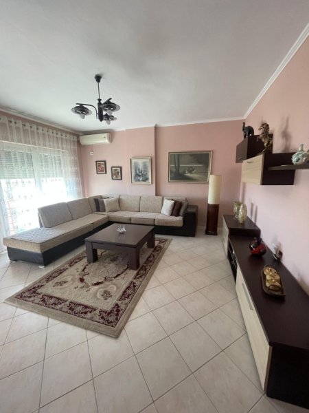 Tirane, jepet me qera apartament 2+1+Ballkon , 100 m² 850 € (Stanislav zuber)