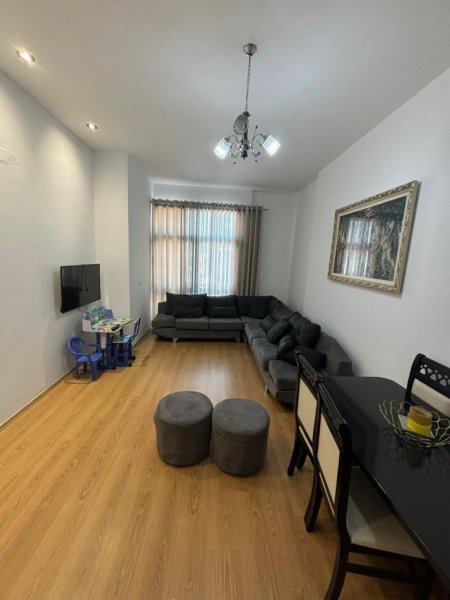 Tirane, jepet me qera apartament 1+1 Kati 9, 85 m² 400 € (Teodor Keko)
