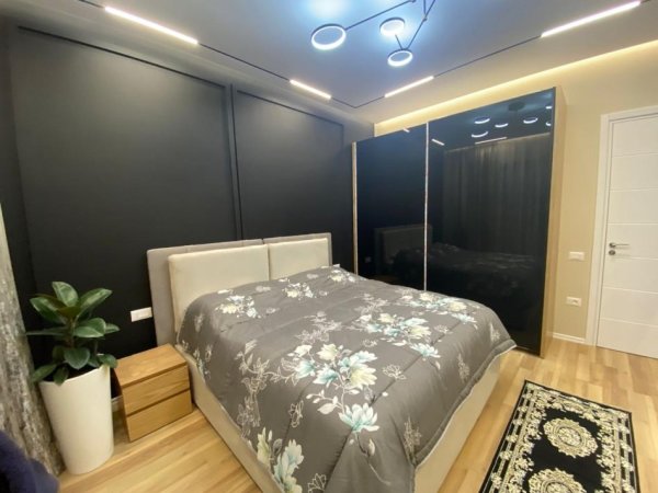 Tirane, jepet me qera apartament 1+1+Ballkon Kati 4, 75 m² 800 € (Square 21)