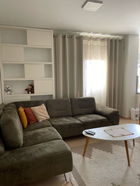 Tirane, jepet me qera apartament 1+1+Ballkon Kati 1, 65 m² 550 € (Ish stacioni fundit i tr se re)
