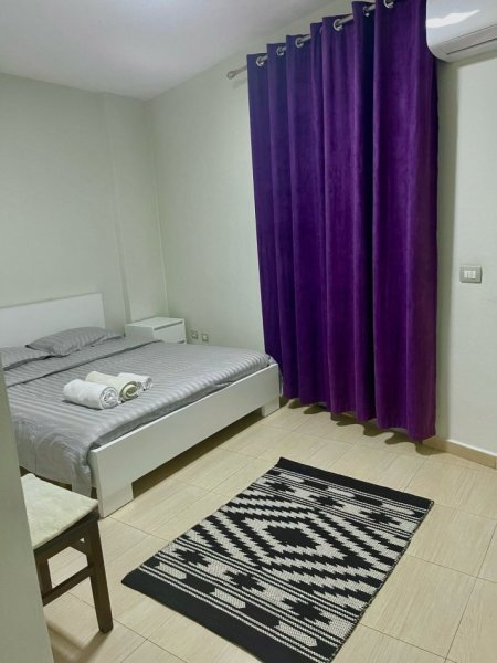 Tirane, jepet me qera apartament 1+1+Ballkon Kati 1, 65 m² 550 € (Ish stacioni fundit i tr se re)