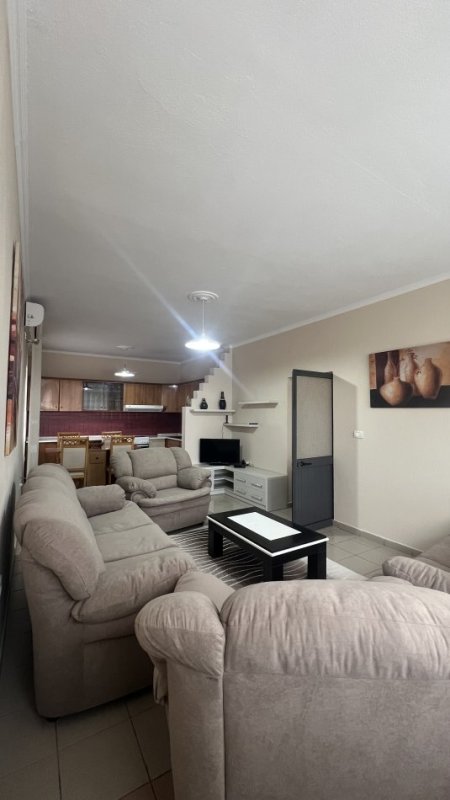 Tirane, jepet me qera apartament 1+1 Kati 2, 90 m² 400 € (Don Bosko)