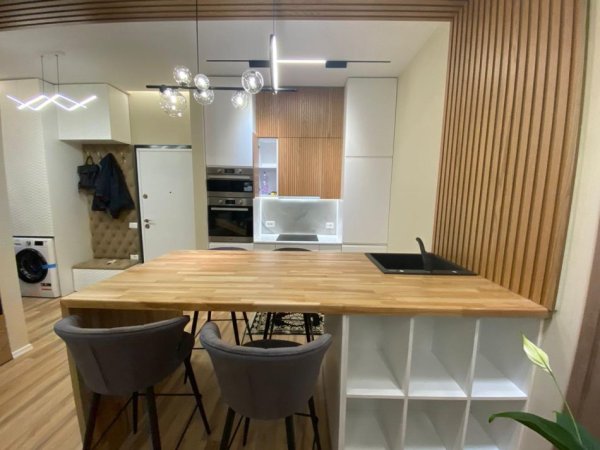 Tirane, jepet me qera apartament 1+1+Aneks+Ballkon Kati 7, 75 m² 800 € (Rruga e Kavajes)