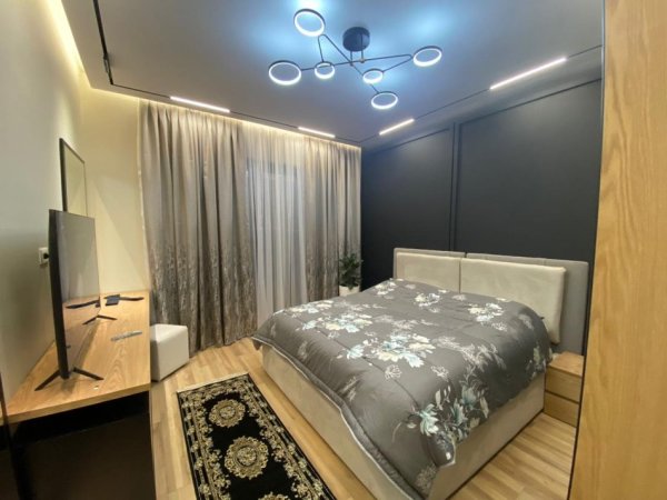 Tirane, jepet me qera apartament 1+1+Aneks+Ballkon Kati 7, 75 m² 800 € (Rruga e Kavajes)