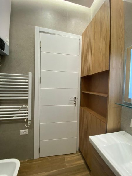 Tirane, jepet me qera apartament 1+1+Aneks+Ballkon Kati 7, 75 m² 800 € (Rruga e Kavajes)