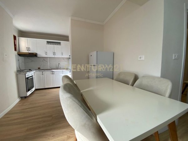 Durres, jepet me qera apartament 2+1 Kati 2, 100 m² 380 € (DREJTORIA E POLICISE, DURRES!)