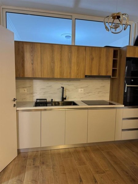 Tirane, jepet me qera apartament 2+1 Kati 7, 100 m² 650 € (farmacia 10)