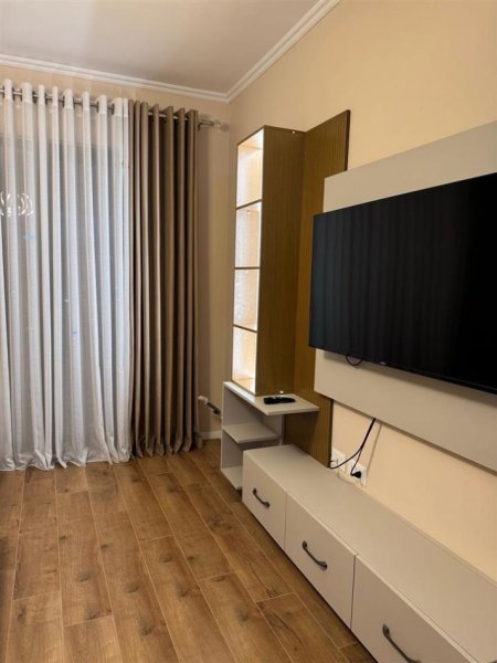 Tirane, jepet me qera apartament 2+1 Kati 7, 100 m² 650 € (farmacia 10)