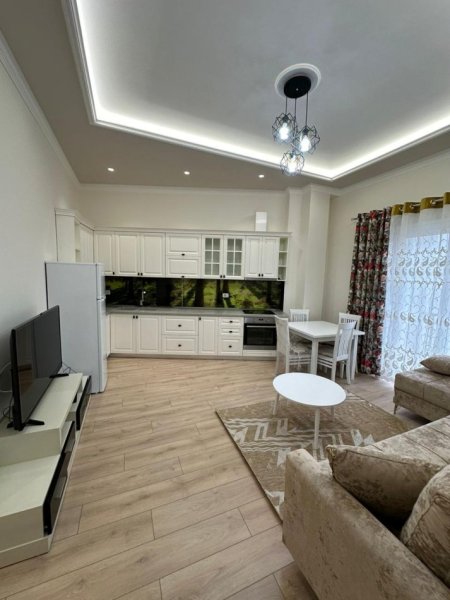 Tirane, jepet me qera apartament 2+1 Kati 4, 90 m² 650 € (Liqeni i Thate)