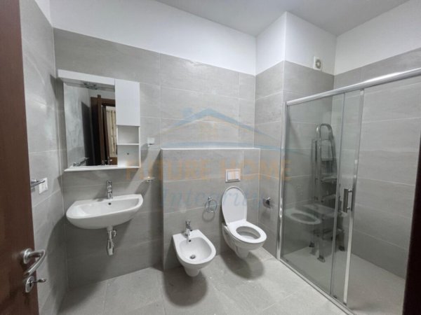 Tirane, jepet me qera apartament 2+1+Ballkon Kati 3, 113 m² 750 € (Rruga e Dibres)