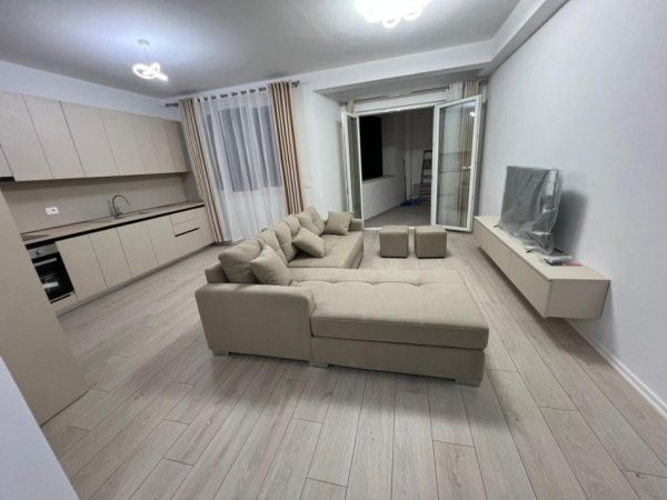 Tirane, jepet me qera apartament 2+1+Ballkon Kati 9, 100 m² 600 € (fusha aviacionit)