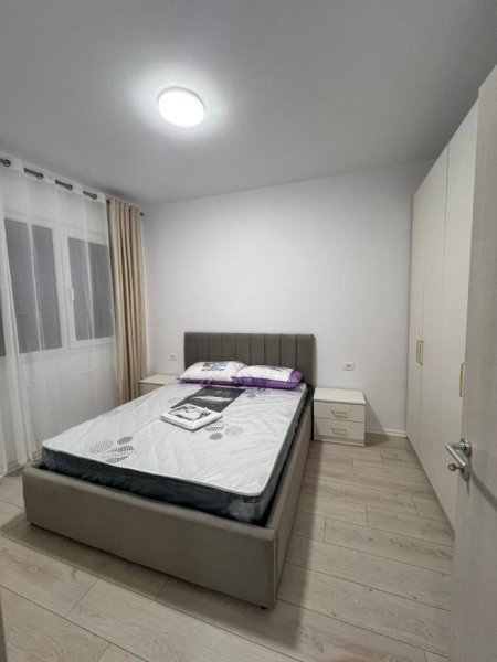 Tirane, jepet me qera apartament 2+1+Ballkon Kati 9, 100 m² 600 € (fusha aviacionit)