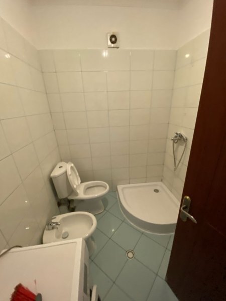 Tirane, jepet me qera apartament 1+1 Kati 8, 60 m² (loni ligori)