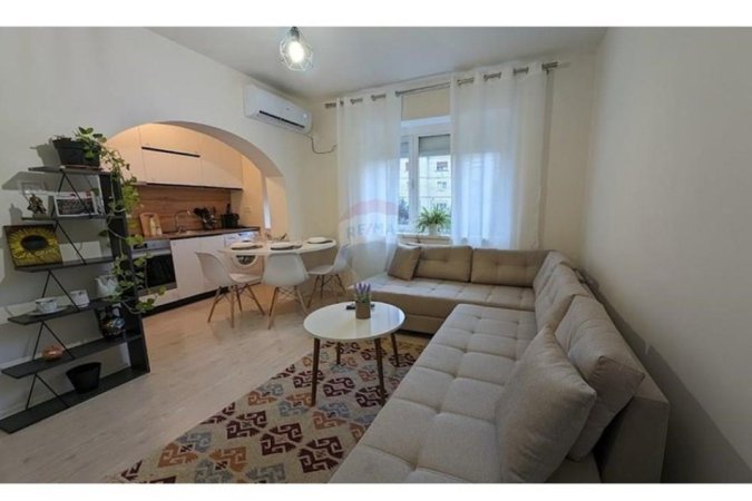 Tirane, jepet me qera apartament 1+1+Ballkon Kati 2, 48 m² 500 € (Bulevardi Zogu I)