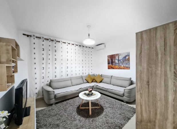 Tirane, jepet me qera apartament 1+1 Kati 0, 70 m² 750 € (Pazari i Ri)