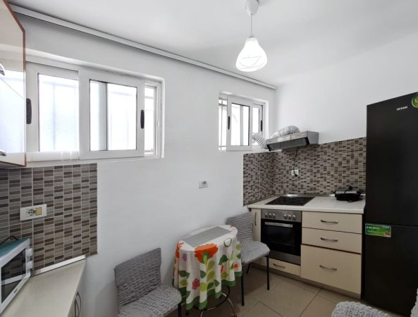 Tirane, jepet me qera apartament 1+1 Kati 0, 70 m² 750 € (Pazari i Ri)