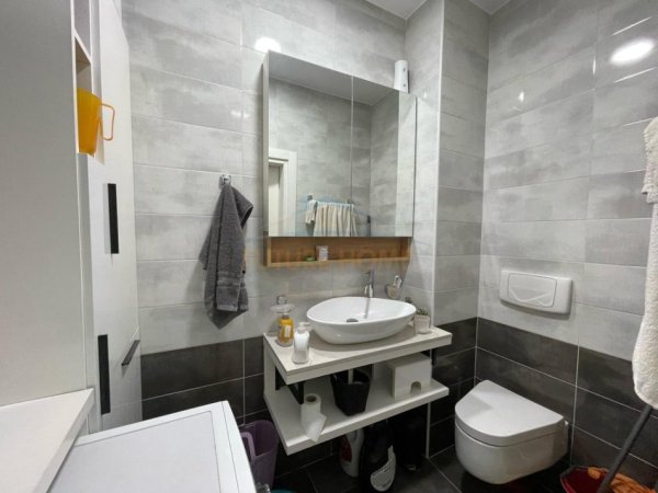 Shitet, Apartament 2+1, 21 Dhjetori