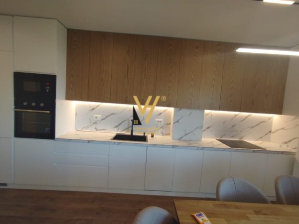 Tirane, jepet me qera apartament 2+1+Ballkon Kati 3, 120 m² 1.200 € (KODRA E DIELLIT)